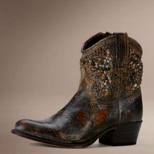 ✨ HP ✨ Frye Deborah Studded Booties Distressed Leather Embellished. Size: 7